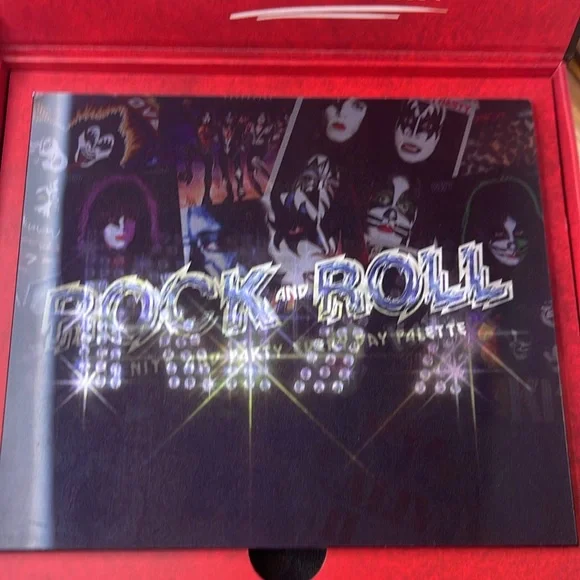 Glamlite Limited Edition KISS Eyeshadow Palette with Collectable Box. New.